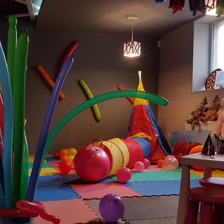 Net Hotel פיטסטי מראה חיצוני תמונה