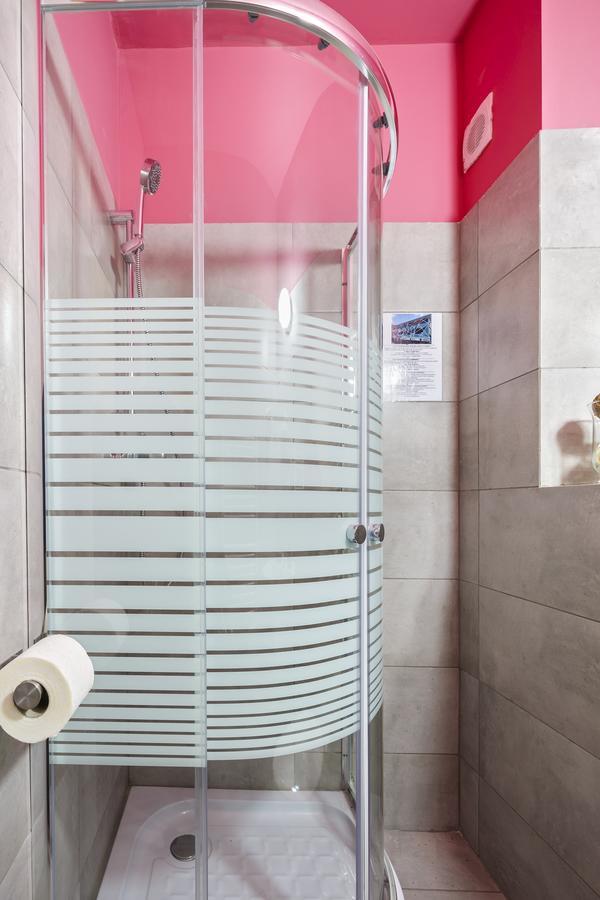 Net Hotel פיטסטי מראה חיצוני תמונה
