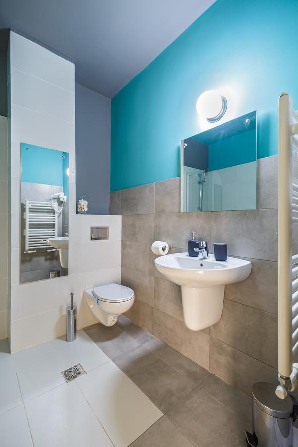 Net Hotel פיטסטי מראה חיצוני תמונה