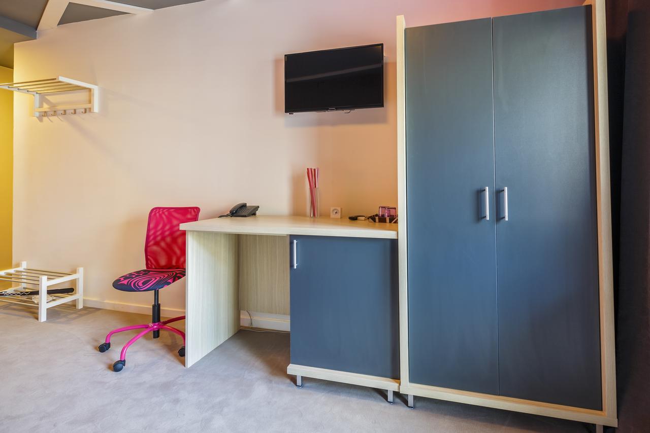 Net Hotel פיטסטי מראה חיצוני תמונה