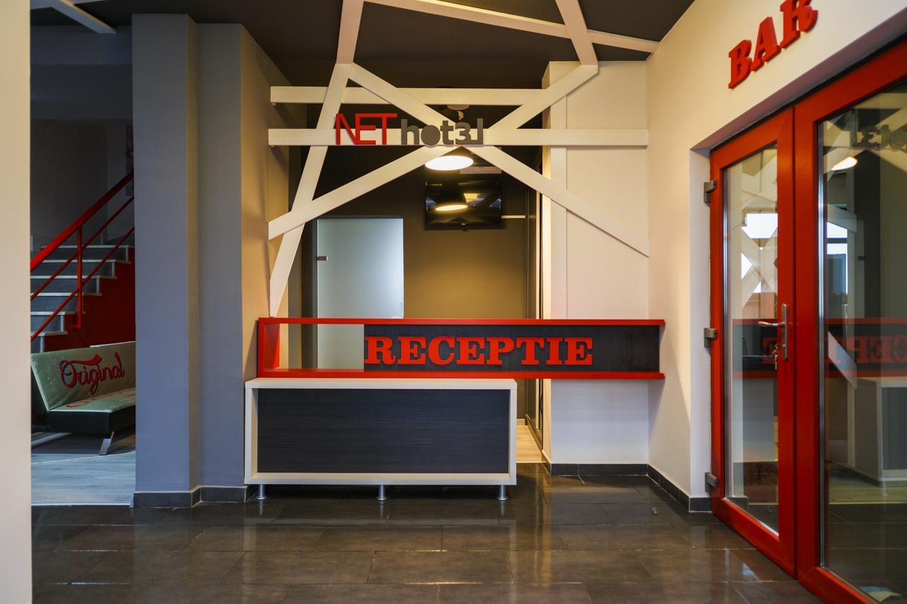 Net Hotel פיטסטי מראה חיצוני תמונה