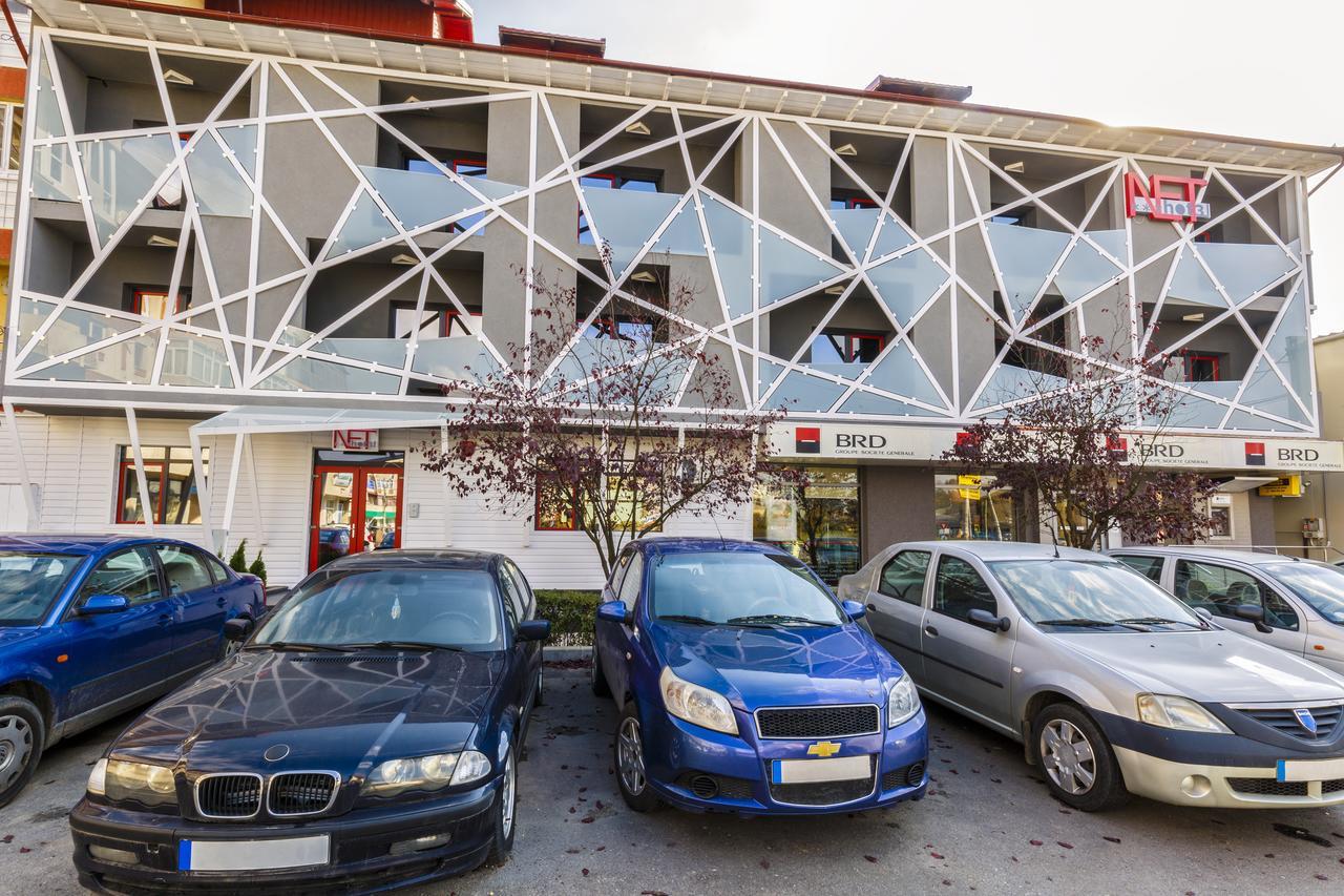 Net Hotel פיטסטי מראה חיצוני תמונה