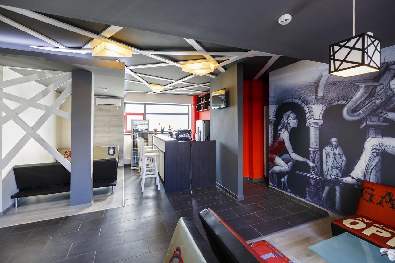 Net Hotel פיטסטי מראה חיצוני תמונה