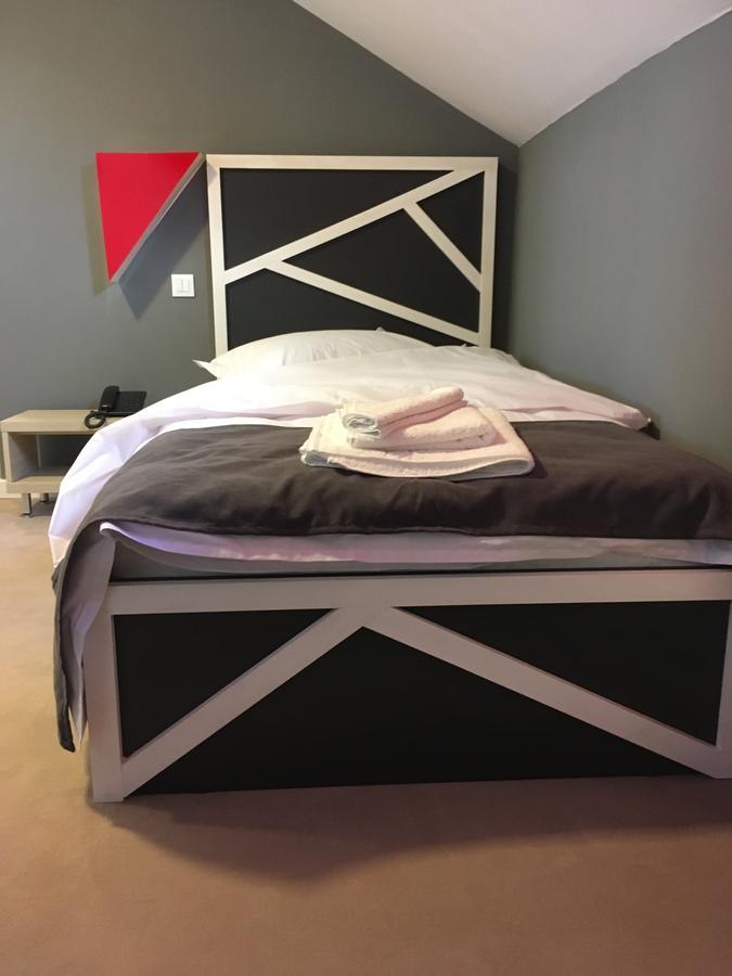 Net Hotel פיטסטי מראה חיצוני תמונה