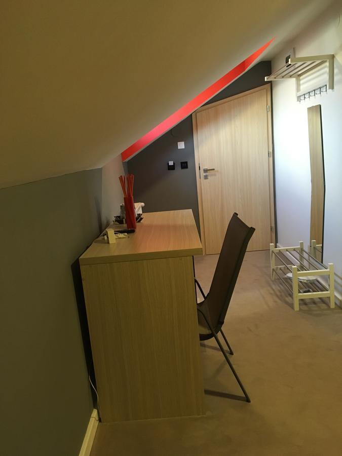 Net Hotel פיטסטי מראה חיצוני תמונה