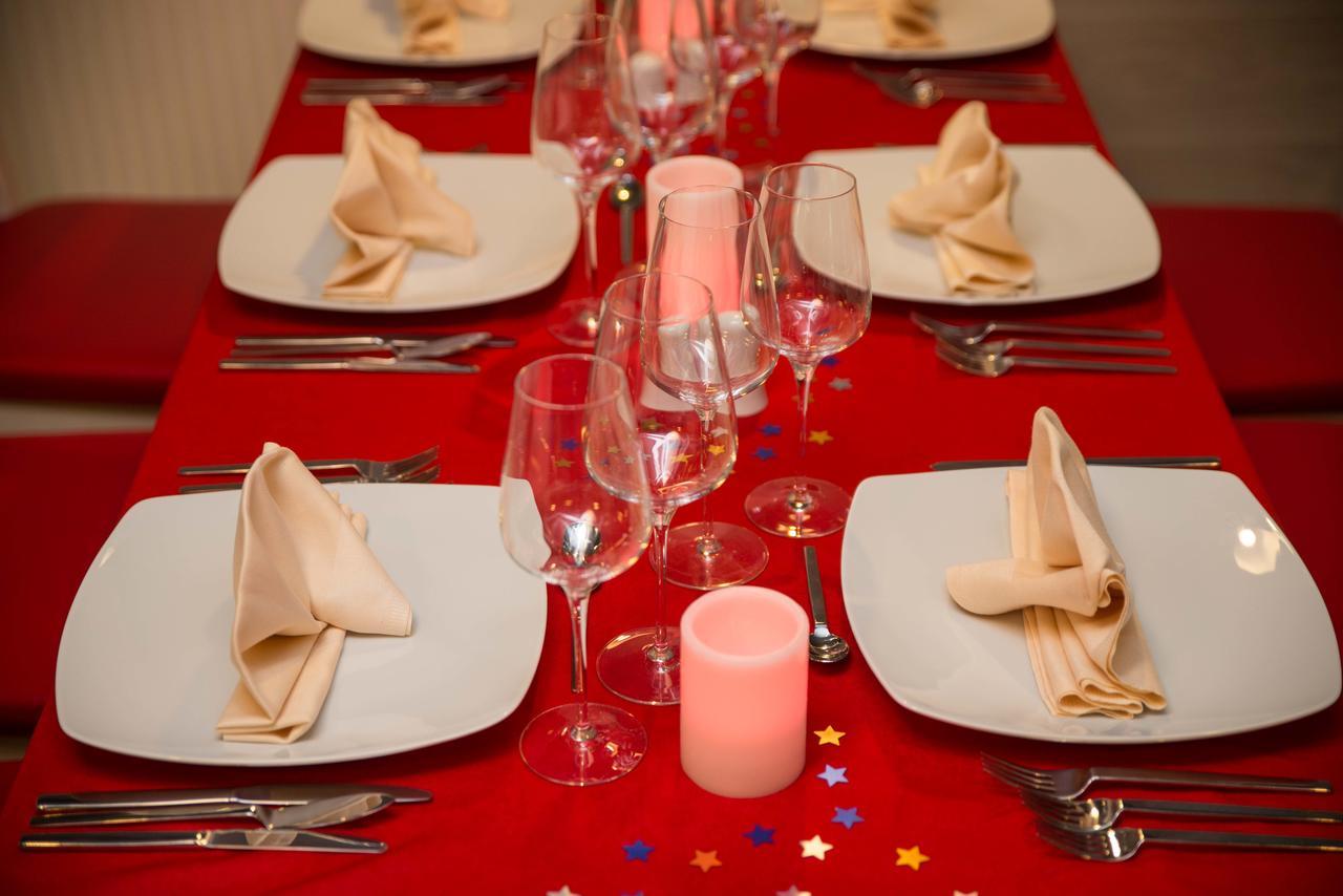 Net Hotel פיטסטי מראה חיצוני תמונה