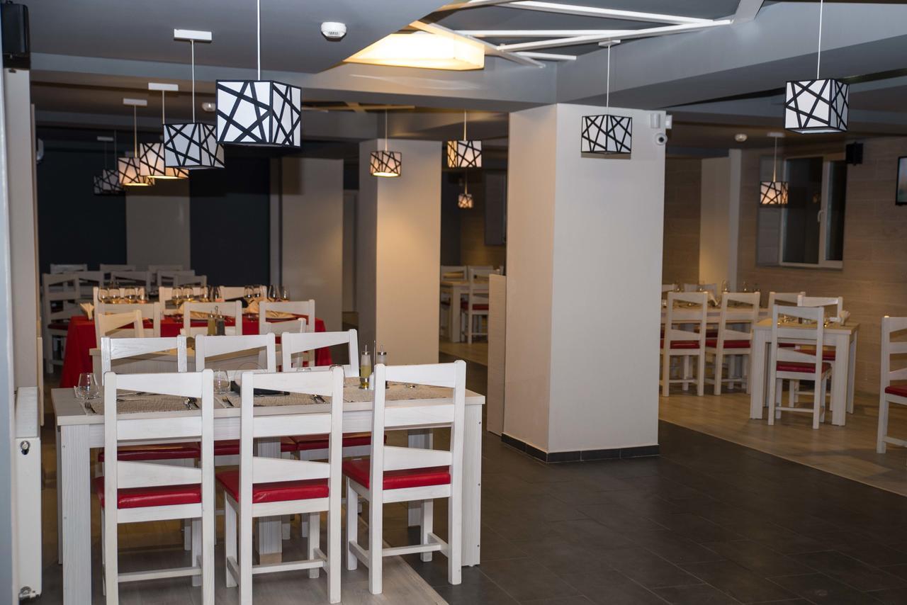 Net Hotel פיטסטי מראה חיצוני תמונה