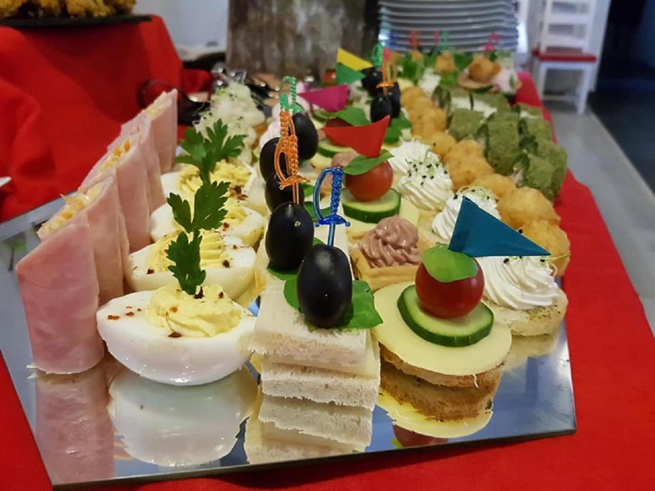 Net Hotel פיטסטי מראה חיצוני תמונה